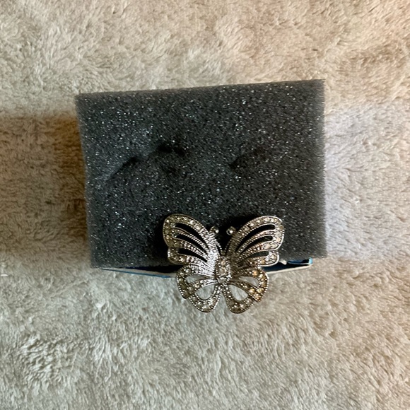 Classic Avon Pretty Pave Butterfly Ring - Picture 2 of 6
